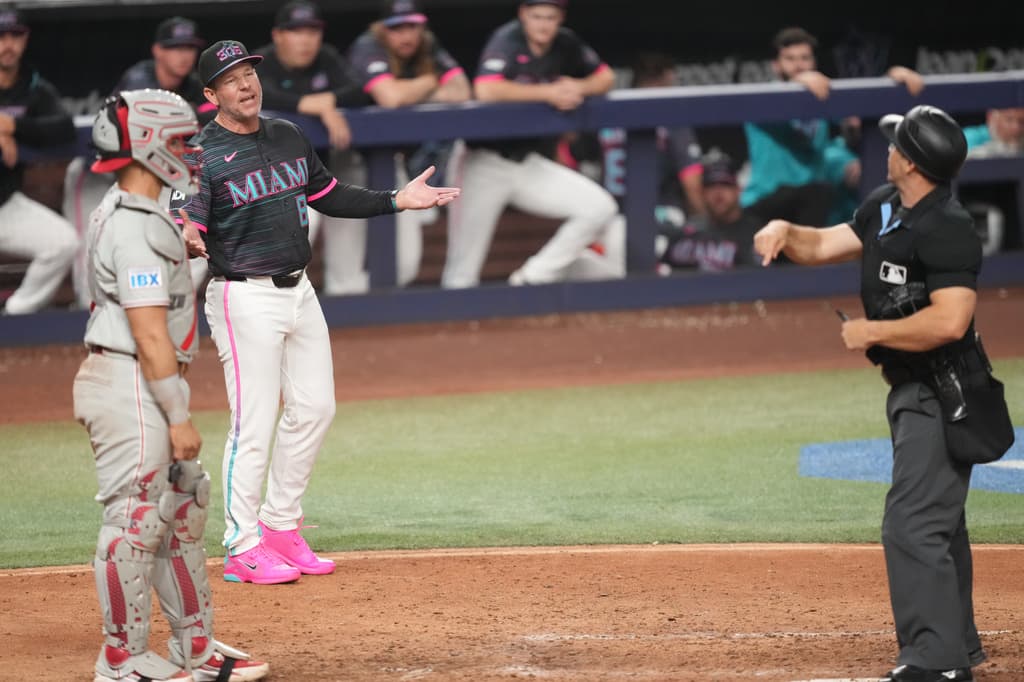 El mánager de los Miami Marlins, Clayton McCullough, fue expulsado del partido contra los Philadelphia Phillies del viernes 1 de mayo.