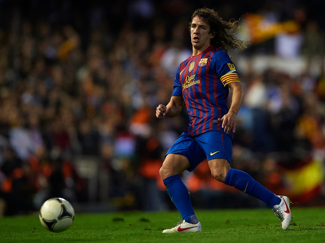 Carles Puyol siempre se destacó por su entrega y gran forma a la hora de defender. Sin embargo, el final de su carrera estuvo marcado por una lesión de rodilla que en el 2014 lo obligó a dejar el fútbol.