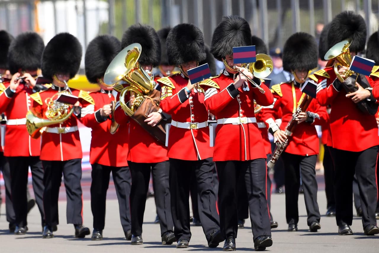 Termina el Grand Prix de Gran Bretaña con un mal sabor de boca. Lewis Hamilton se lleva el podio en casa a pesar de haberle chocado la monoplaza a Max Verstappen de Red Bull y dejarlo fuera de la contienda. Charles Leclerc logra su primer podio en segunda posición y Valtteri Bottas se queda con la tercera plaza. El piloto mexicano Sergio Pérez le roba un punto a Hamilton pero queda en 16.