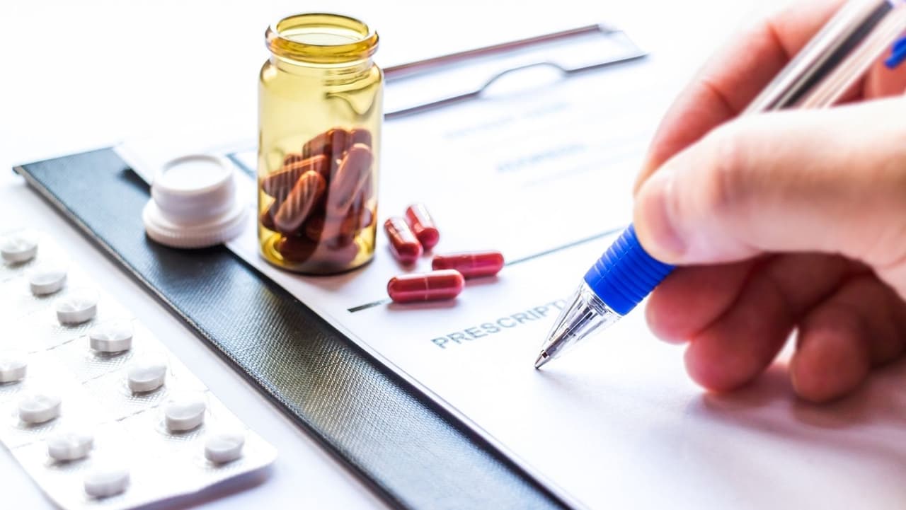 <b><a href="https://www.aging.pa.gov/aging-services/prescriptions/Pages/default.aspx?fbclid=IwAR071i9kQ0uA6Ww4WtJbPQ9WWCWju2CsLSok9LztZ9P9mk-3YOrVbTAHQ8s" target="_blank">Recetas</a></b>: A partir del 2 de agosto de 2021, PACE restableció los límites de recetas cuando PACE es el pagador principal. La legislación de PACE limita las recetas a un suministro de 30 días o 100 unidades, lo que sea menor. Los afiliados deben usar el 75 % de su suministro antes de que se reembolsen las recargas. Las farmacias locales de Pensilvania ahora ofrecen entrega gratuita para todos los adultos mayores, incluso si no son beneficiarios de PACE.