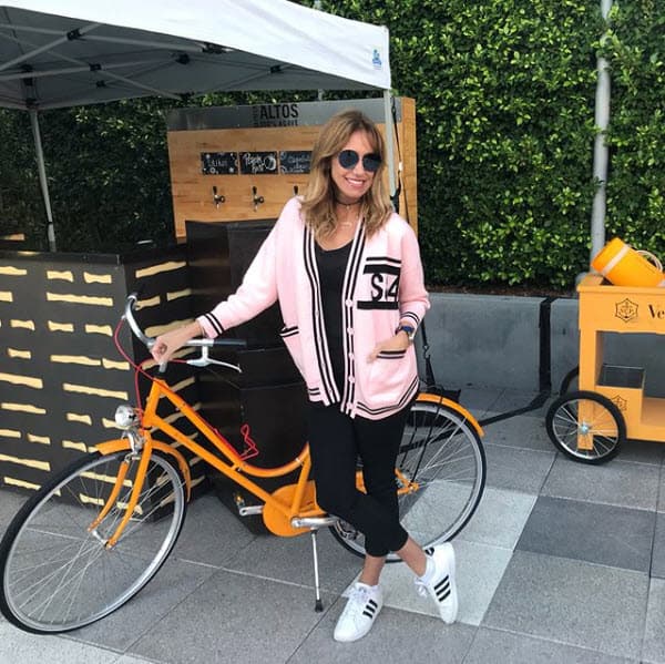 5. Este look lo utilizó en un viaje que hizo con sus hijos a la ciudad de Los Ángeles. Estaba cómoda y se veía juvenil.