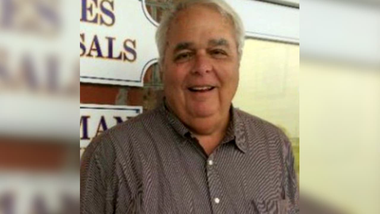 Mac Hodges, de 67 años, dio positivo por coronavirus el 16 de julio. El alcalde de Washington (NC) es recordado por su visión y liderazgo. "Estoy agradecido de haber trabajado con un líder tan fuerte, y que marcó una diferencia real en la vida de muchos", compartió Roy Cooper.
<a href="https://www.univision.com/local/north-carolina-wuvc/el-alcalde-de-una-ciudad-de-carolina-del-norte-pierde-la-batalla-contra-el-coronavirus">Aquí más detalles.</a>