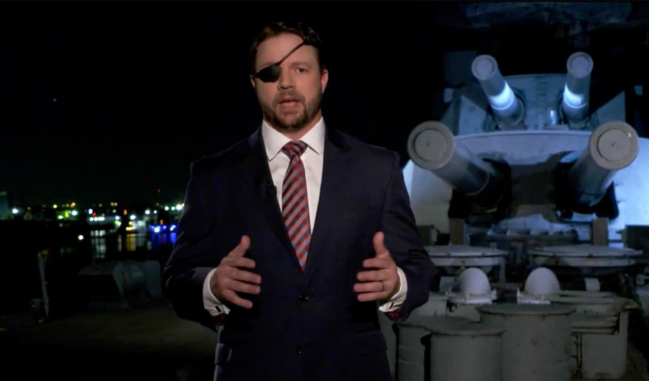El congresista republicano Dan Crenshaw (distrito 2, Houston), que participó en la Convención Republicana a través de un video pregrabado en Houston que tenía por fondo un barco militar, 
<a href="https://twitter.com/DanCrenshawTX/status/1302300923516002304?s=20" target="_blank">dijo que el artículo</a> tenía "cero" evidencia de lo dicho. El presidente Donald Trump, no obstante, sí se ha referido en público a los veteranos, como cuando mencionó que McCain había sido prisionero de guerra y afirmó 
<a href="https://www.youtube.com/watch?v=541Cg2Jnb8s" target="_blank">que él prefería gente que "no había sido capturada" en 2015</a>, una de las evidencias que cita el artículo.
<br>
<br>Crenshaw, veterano de la guerra de Afganistán y quien perdió un ojo en combate, no ha dedicado más declaraciones al tema.