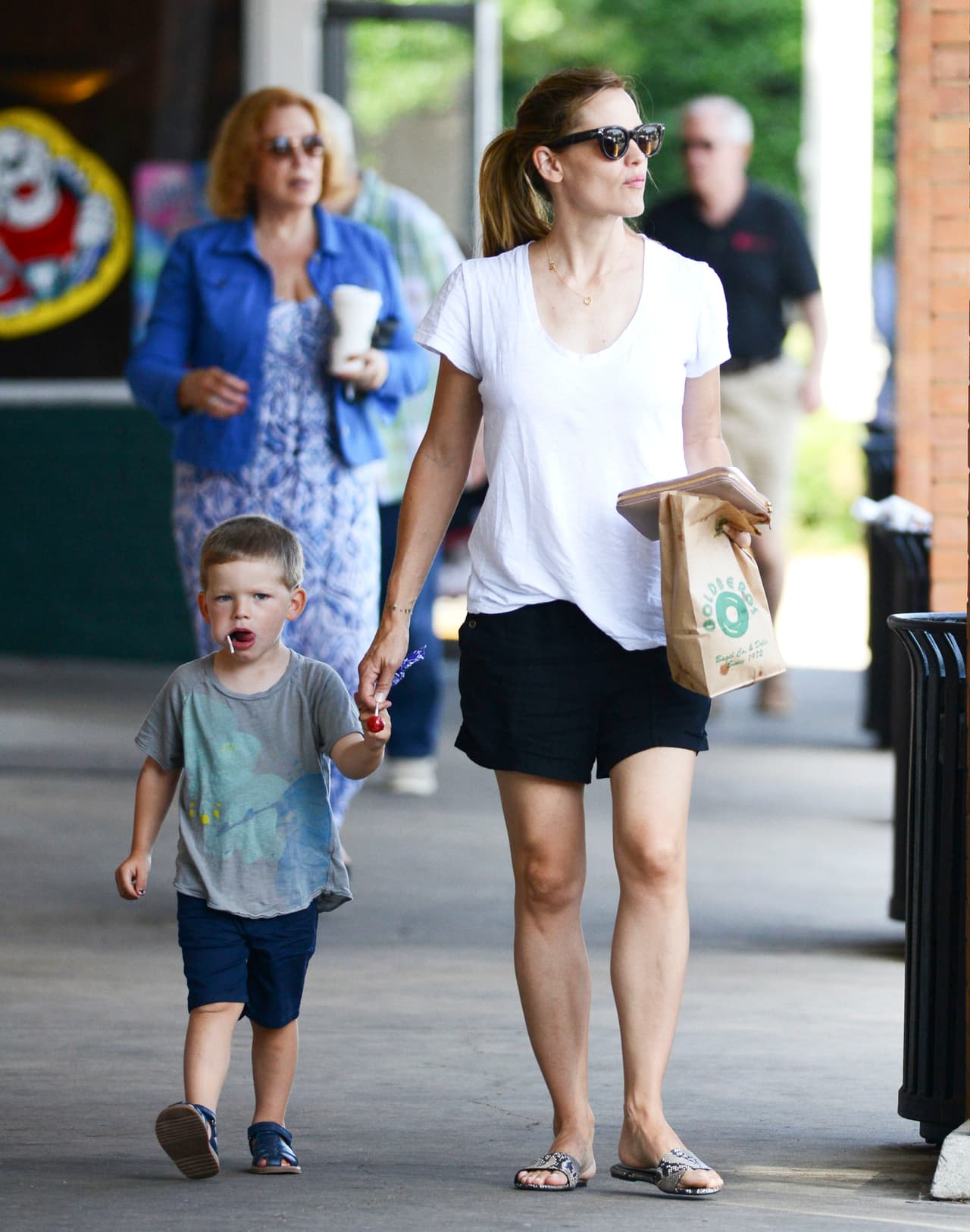 Los dos disfrutando de una "lollipop".