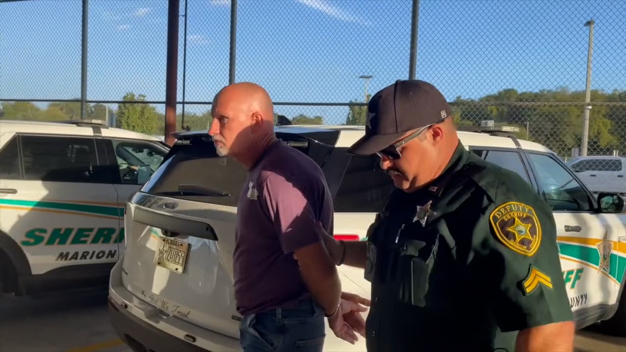 Drogado, golpeado y estrangulado: Acusan a hombre de asesinar a su esposo en Ocala