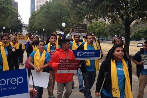 Miles de promotores de la campaña “Texas School Choice” marcharon este jueves para expresar la importancia de tener mejores opciones educativas. (Foto: Twitter)