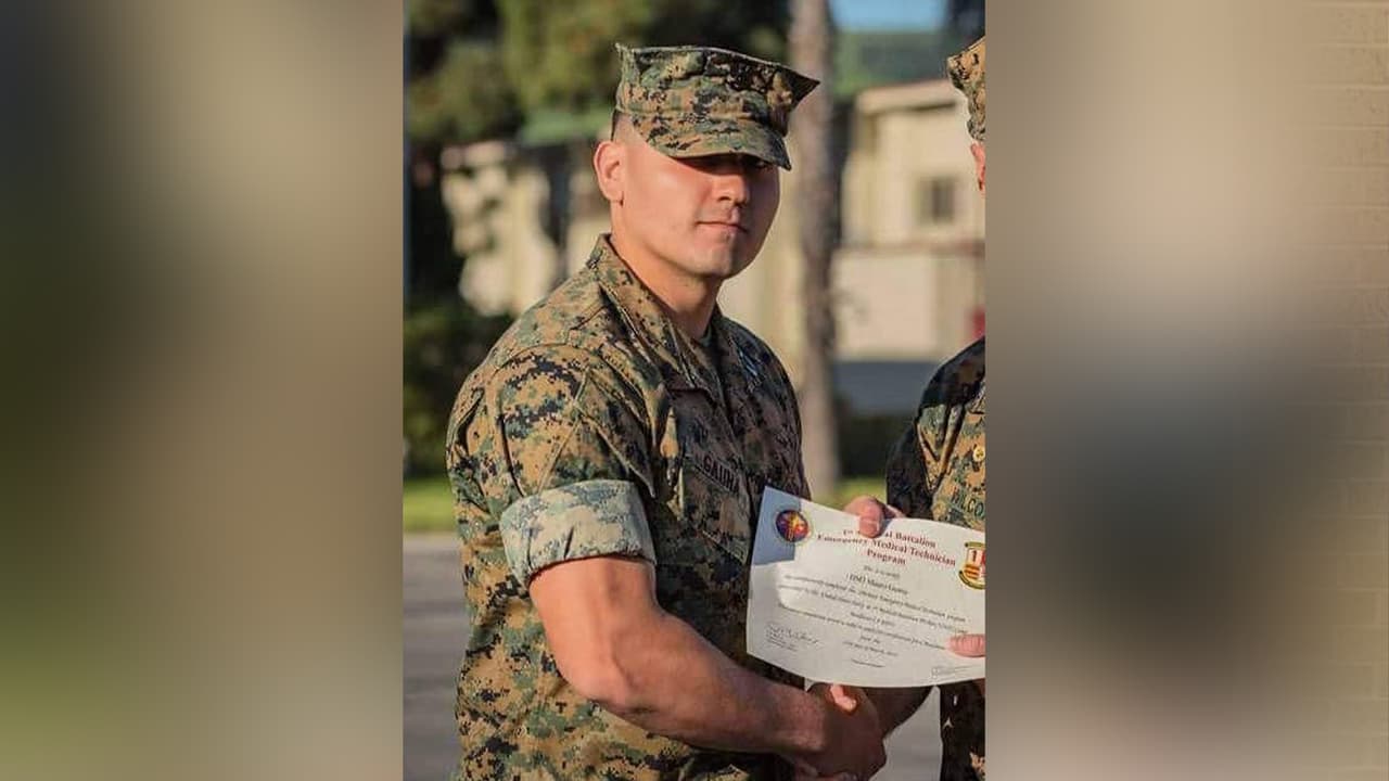 <b>Gauna nació en México, se enlistó en la Naval de EEUU y tras regresar a casa decidió estudiar la carrera de enfermería:</b> “Era una persona muy enfocada en sus metas, saliendo del Navy su meta era ir al colegio y graduarse de enfermero, él se propuso acabarlo en un año, estudiaba de noche, de día, todo el año, tomó clases de verano, se enfocó y lo logró, apenas se había graduado en octubre de este año y estaba muy emocionado de empezar a trabajar”, continuó Aracely.
<br>