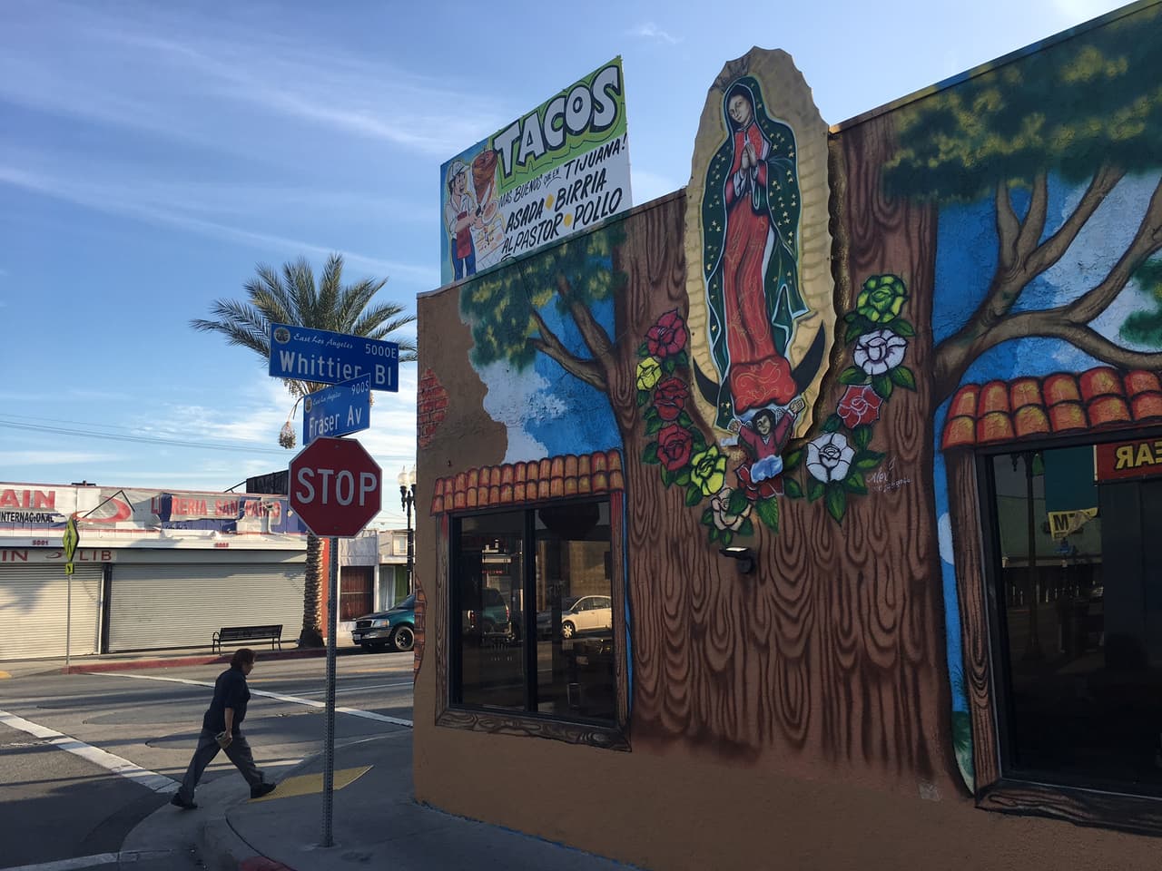 Una taquería en Los Ángeles apela al cuidado de la Madre de Dios.