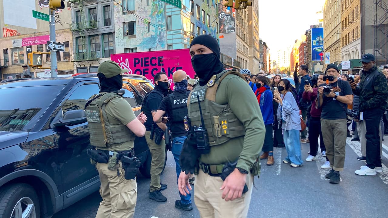 Operativo de ICE en Canal Street deja un vendedor ambulante detenido y tensiones con NYPD