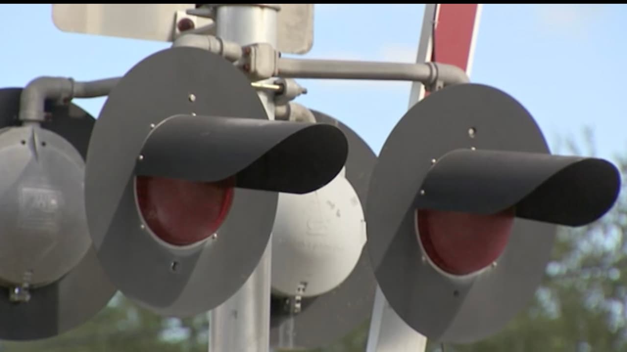 Las compañías que buscan fusionarse son Canadian Pacific Railway y Kansas City Southern Railroad.