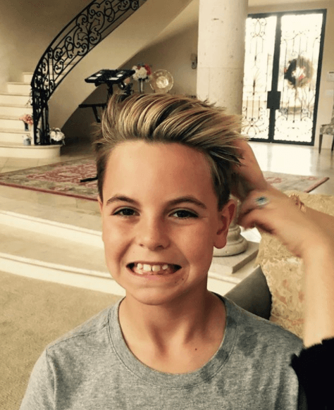 En 2012, la cantante publicó en sus redes sociales un tierno vídeo donde aparecía Sean Preston siguiendo los pasos de baile de un videojuego, justo cuando él tenía apenas seis años de edad,