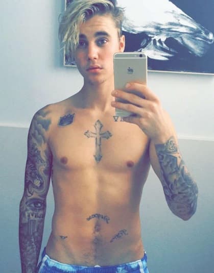 Y en varias ocasiones nos ha sorprendido con sus fotos con bellas mujeres.