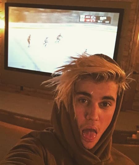 Y él disfruta presumiendo sus conquistas.