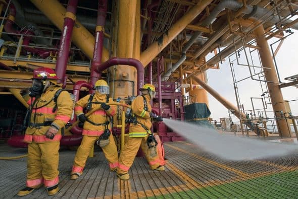 En 2009 trascendió que gracias a los frágiles sistemas de seguridad, empleados de Pemex pudieron haber contribuido a la ordeña de ductos.