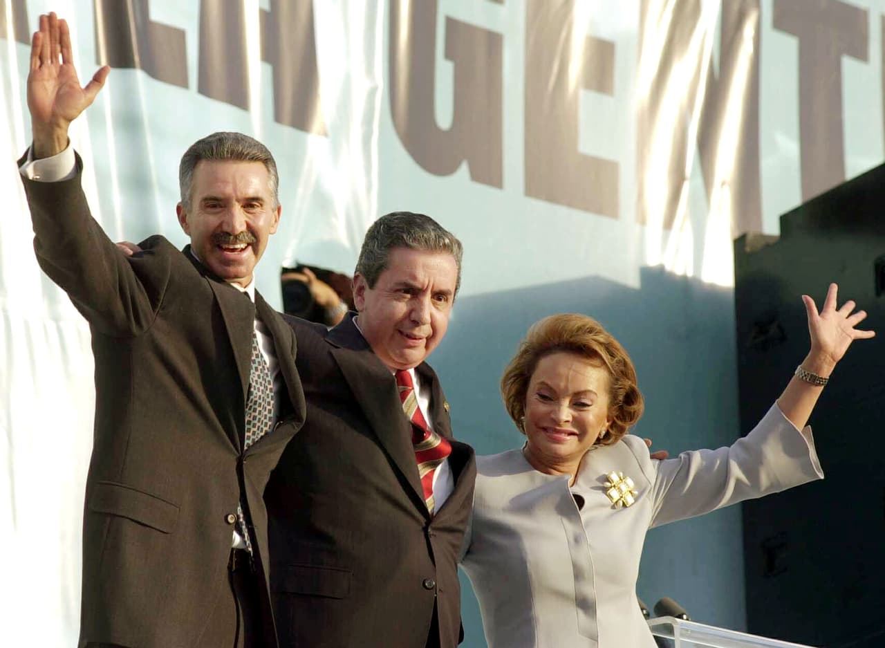 “Me intriga mucho alguien que ha abierto brecha con artimañas. Es un personaje antagónico poderosísimo que ha estado muy cerca de México y de su realidad política. Me encantaría saber cómo es que, siendo mujer, llegó y permaneció en la política”, aseveró.