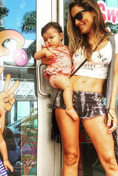 Pero tenemos que reconocer que es bellísimo verla como una mamá sexy.