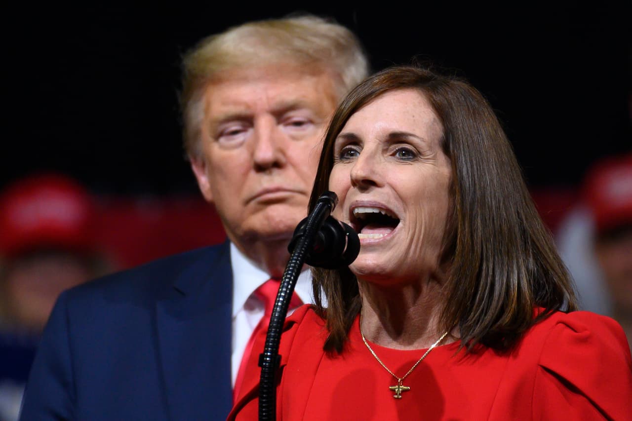 El apoyo del presidente de Trump no le está sirviendo a McSally para asegurar su silla en el senado