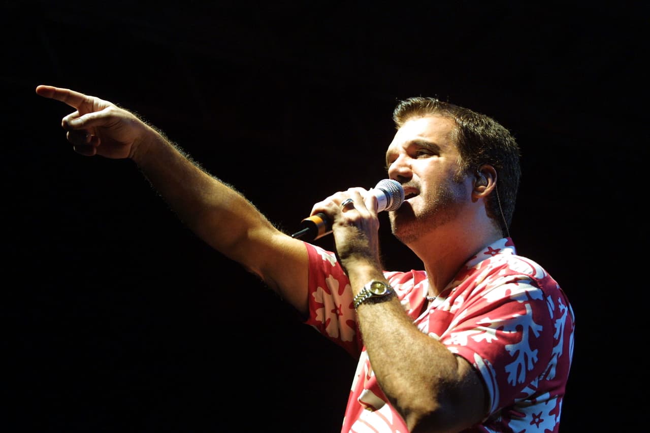 Wilfredo José Chirino, conocido mundialmente como Willy Chirino, es un cantante, compositor y productor musical cubano que ganó el reconocimiento de Rey del Carnaval de la Calle 8, en 1993.