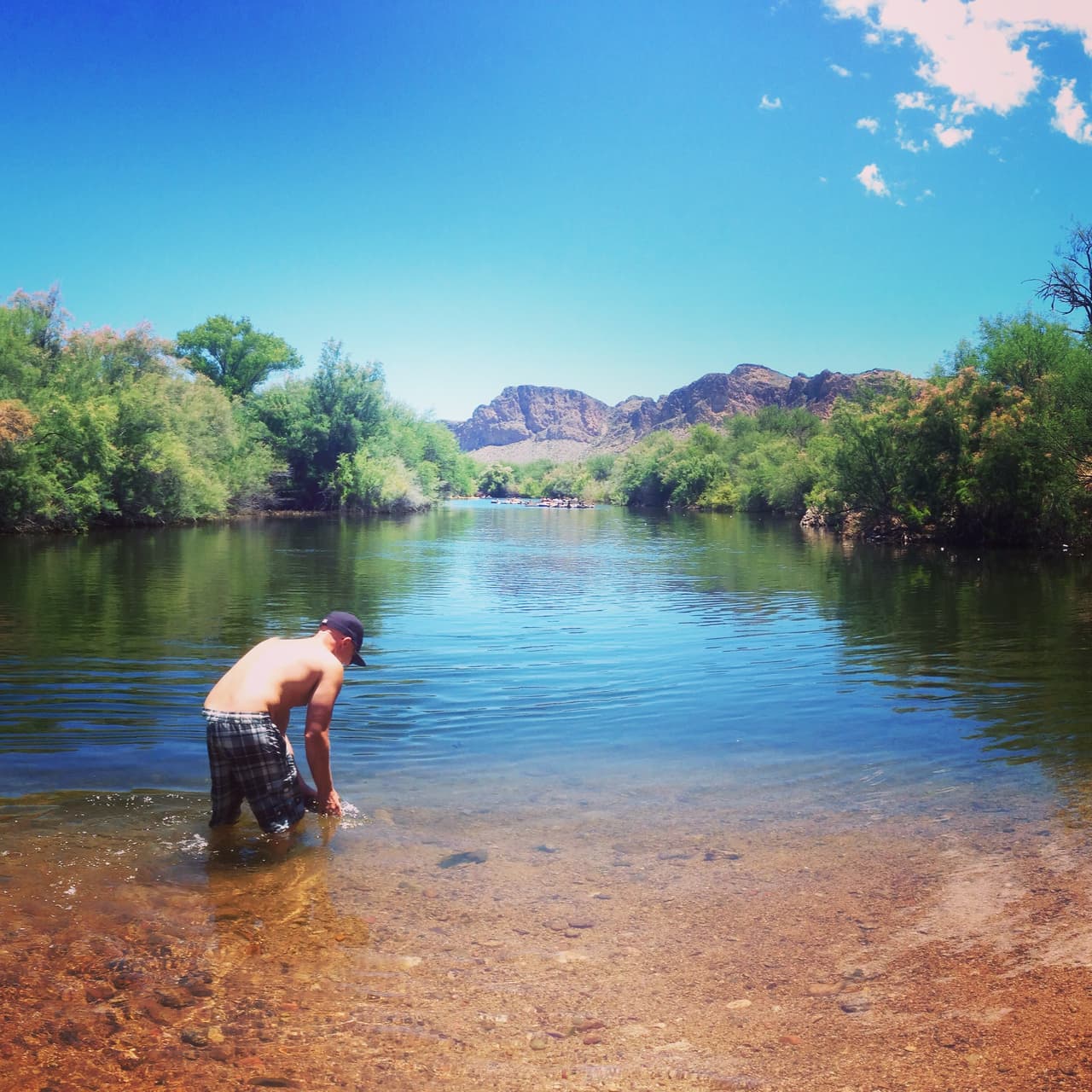 La dirección de "Salt River Tubing" es 9200 North Bush Highway Mesa, AZ 85215.