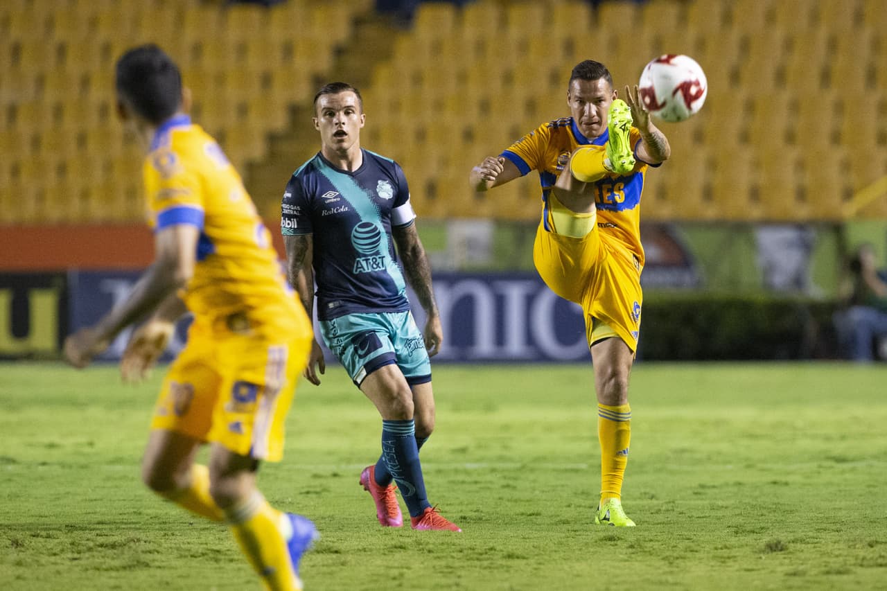 Tigres sentencia el partido en los primeros 10 minutos con goles de André-Pierre Gignac y Eduardo Vargas y al Puebla no le da tiempo de empatar y terminan cayendo 2-1.