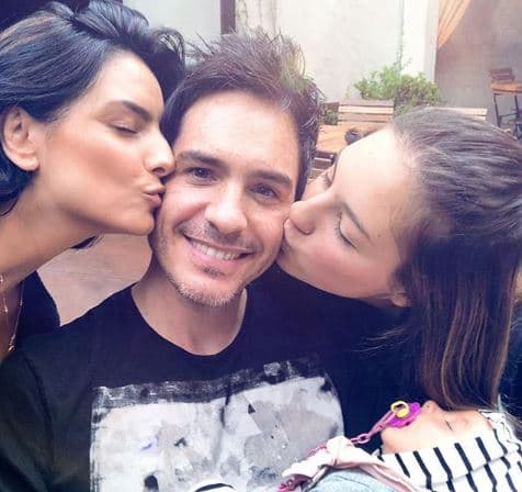 "¡Me saqué la lotería sin comprar boleto! ¡Me siento profundamente afortunado y agradecido con la vida por darme la oportunidad de vivir al lado de estas tres almas maravillosas! ¡Gracias vida! ¡Las amo con todo mi ser, Aislinn Derbez, Lorenza Ochmann y Kailani!", compartió el protagonista de 'Victoria'.