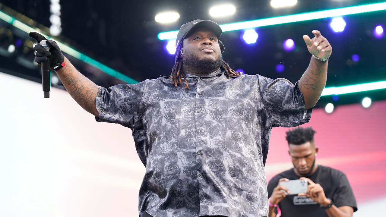 <b>Sech</b> llegó al festival con una consigna clara: 
<b><i>Sal y Perrea</i></b>.