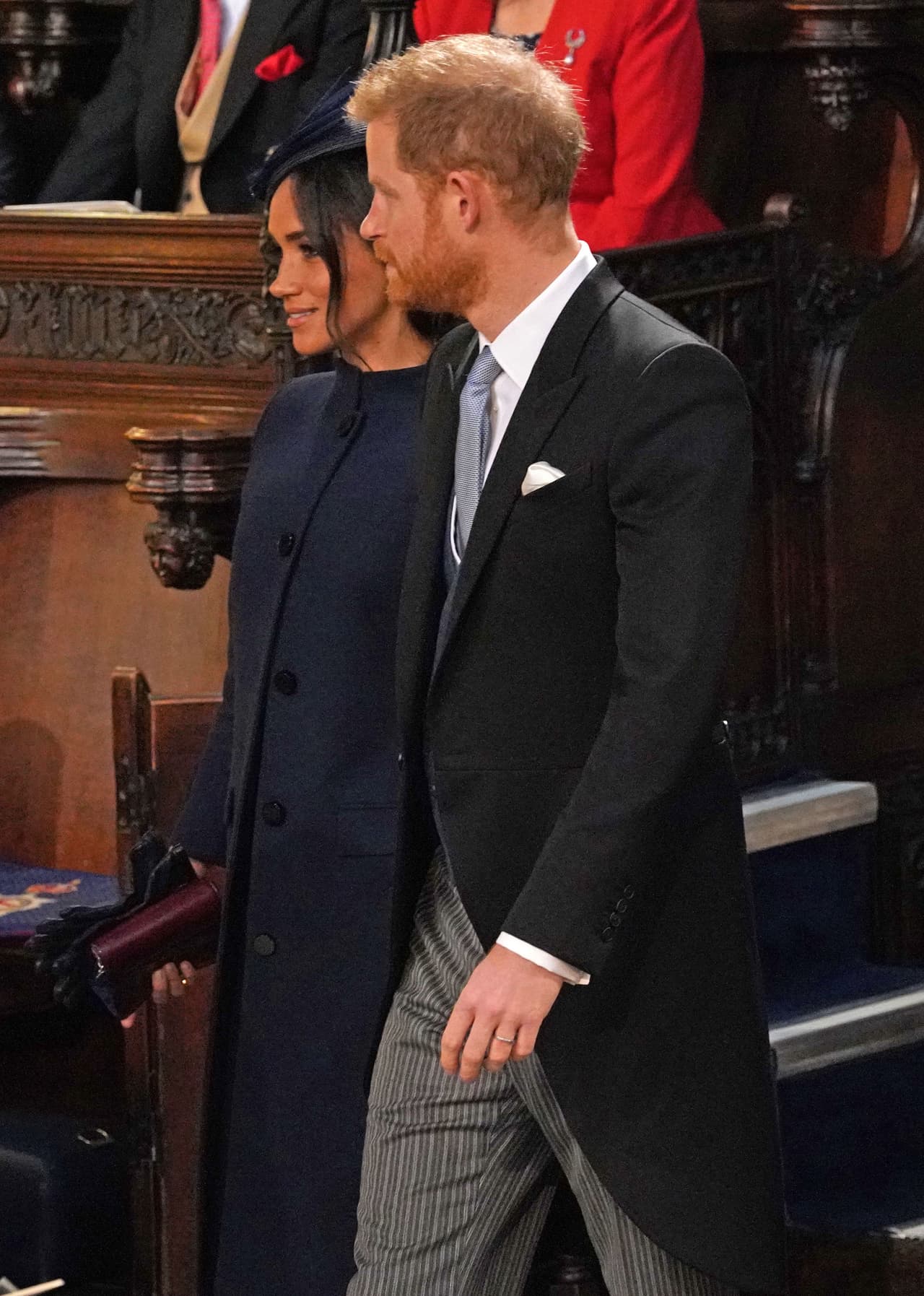 Llamó la atención que Meghan siempre tuvo el abrigo abotonado o parcialmente cerrado, lo que impidió apreciar los detalles de su vestido.