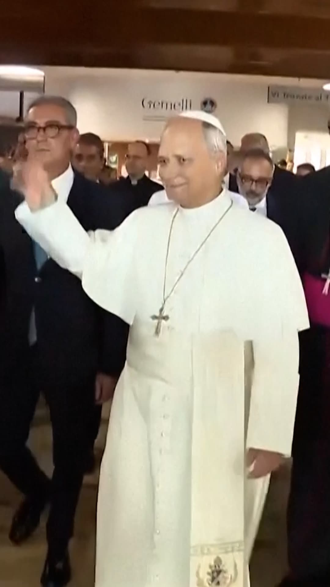 Así salió el papa León XIV del Hospital Gemelli de Roma tras su cirugía pulmonar