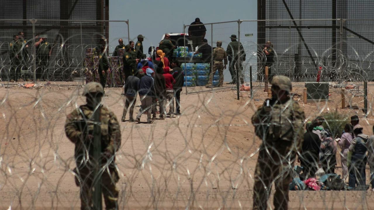 Juez ordena otorgar derecho a fianza a inmigrantes no detenidos al ingresar ilegalmente a EEUU