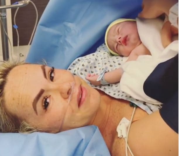 "Así dejé también, en su momento, a Paola y a Diego, de tres meses también. O sea, creo que
<b> la vida en pareja es tan importante cuidarla</b>. No hubo oportunidad de ninguna manera, entonces ahora sí nos tenemos que ir", explicó al programa.