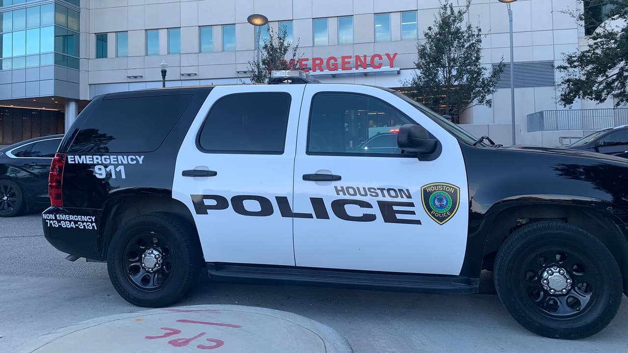 La Policía de Houston registró la casa donde Caballero se atrincheró por más de dos horas y hallaron armas de fuego y una impresora 3-D