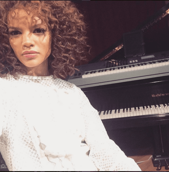 Un dia de ensayo se siente mejor, cuando se viste con este tono.