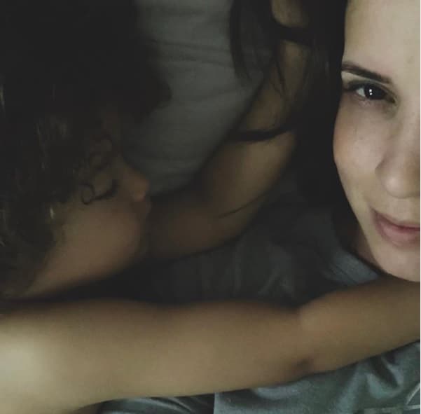 Pero sí había tristeza. "
<b>Lloré sin consuelo</b> y sin entender aun lo que sentía". El lado lógico le hacía ver que no debía estar cabizbaja ya que no tuvo tiempo de ilusionarse con el bebé dado que no supo que estaba embarazada hasta el día en que le notificaron de la pérdida. 
<br>