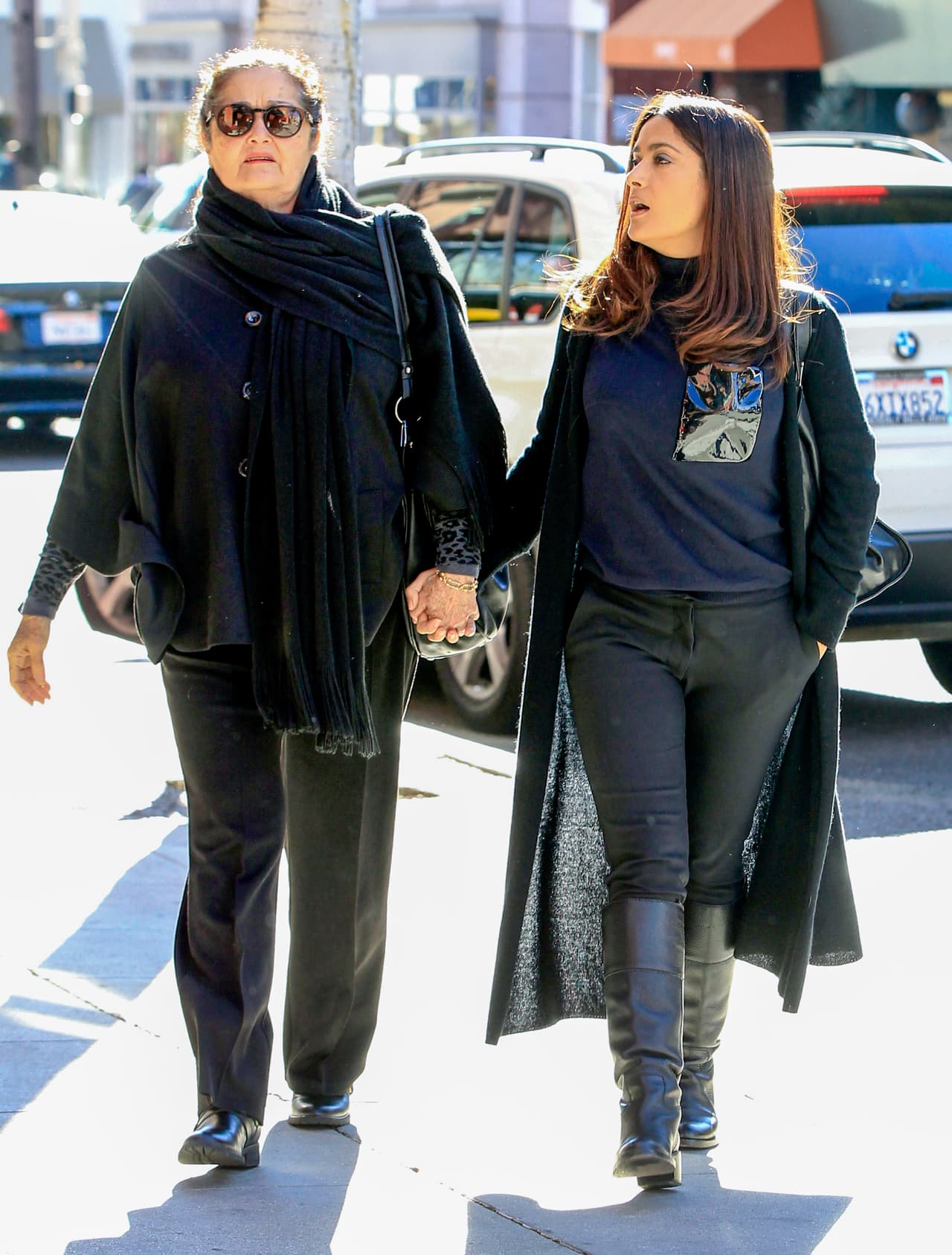 Salma Hayek sale de shopping con su madre, Diana Jiménez.