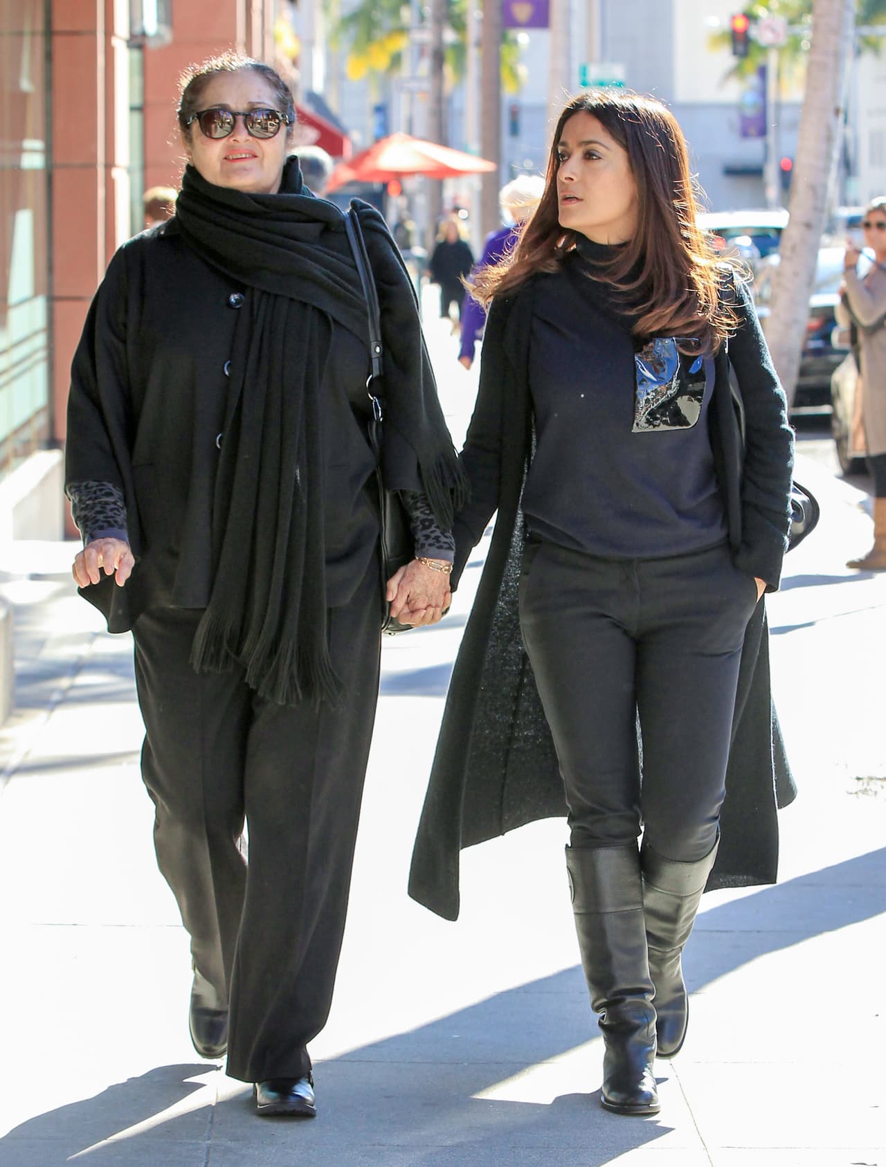 Es mexicana de raíces españolas.