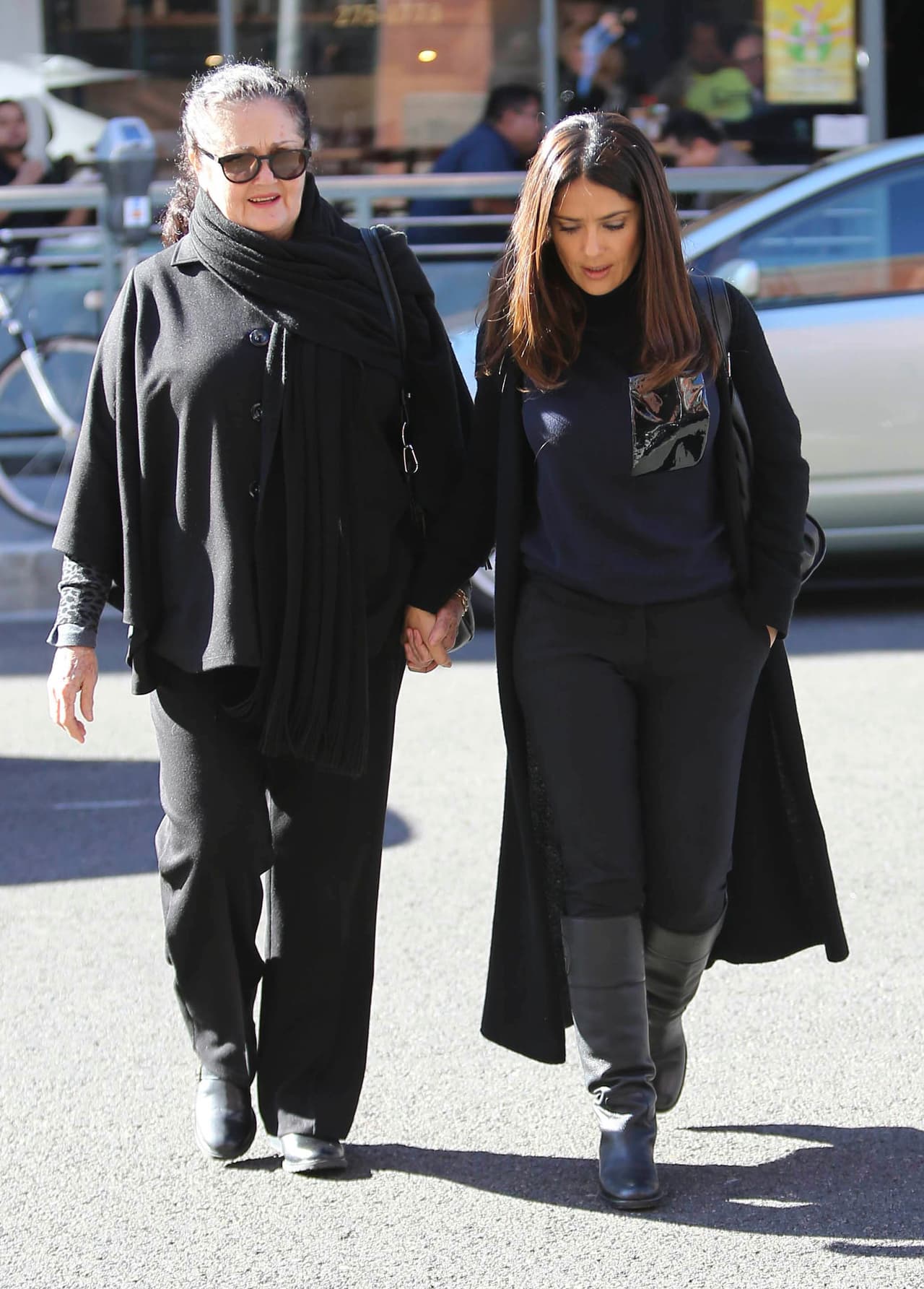 Demostrando que son muy unidas.