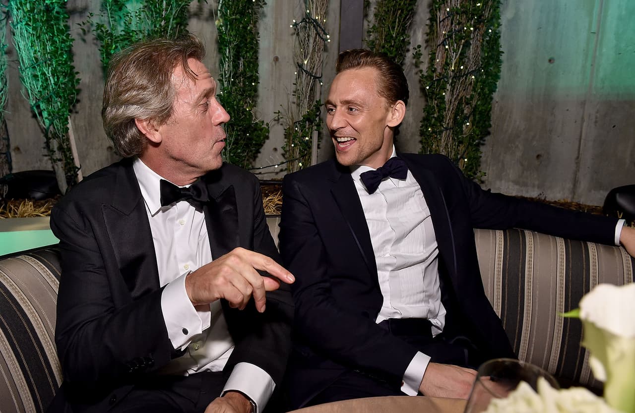 Tom Hiddleston tuvo una buena plática con Hugh Laurie, ¿le habrá contado algo sobre Taylor Swift?