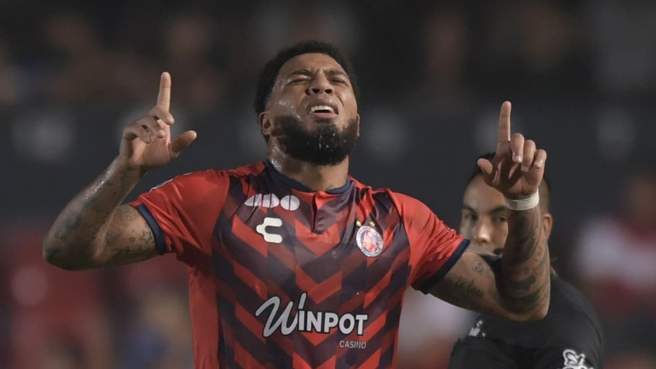 Pachuca suma a Richards, puede perder a Jara
