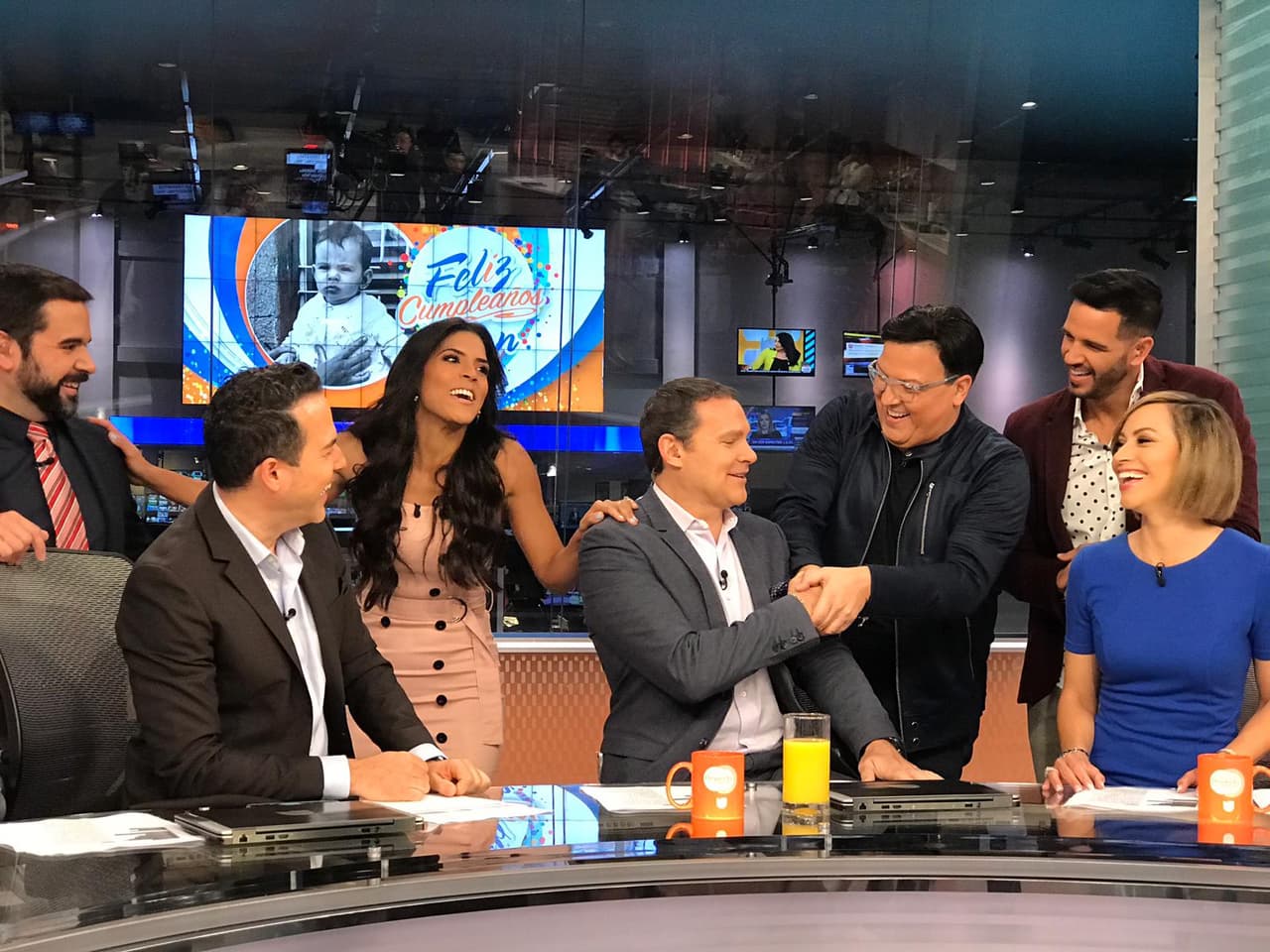 "Para que quiero millones de dólares si tengo millones de amigos", expresó Alan Tacher en este día especial.