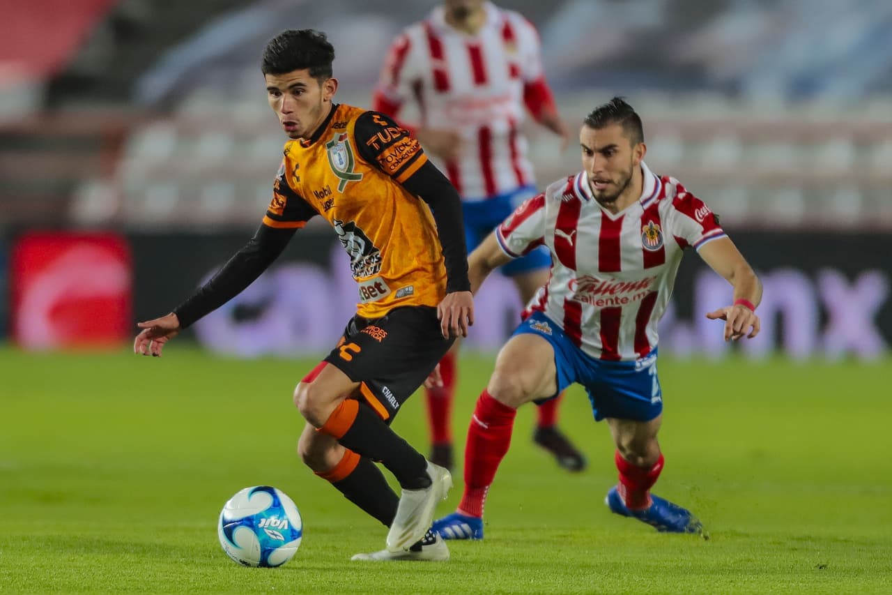 Tuzos y Chivas empatan 1-1 en Pachuca, los locales fallaron un penal en la recta del partido. Pachuca continúa en el fondo de la tabla con tres puntos y las Chivas se sitúan en la 12 plaza con 7 unidades.