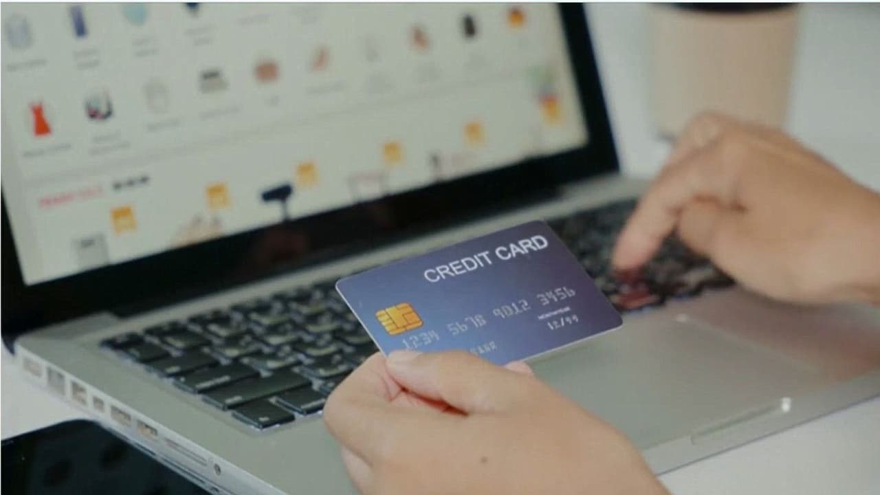 ¿Las empresas usan IA para cobrarte más? Senado analiza el uso de datos en compras en línea