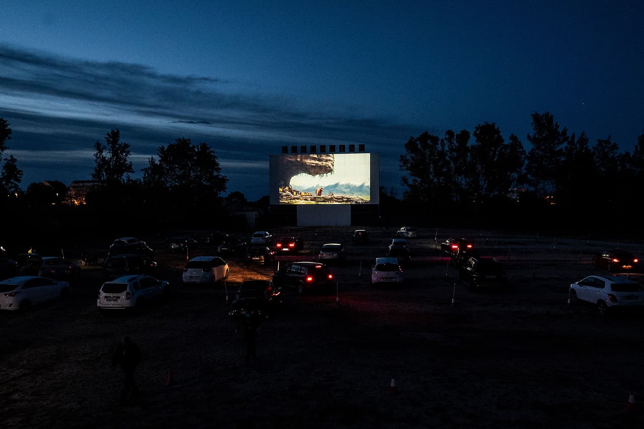 Regresa popular autocine en ‘finca embrujada’ con películas de Halloween