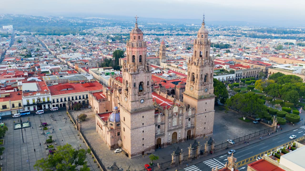 La restricción y prohibición para viajar a los empleados del gobierno americano, es para los estados de Colima, Guerrero, Michoacán, Sinaloa, Tamaulipas, y Zacatecas, resaltando el riesgo de crimen y secuestro.
<br>