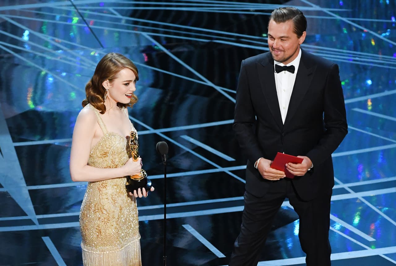 HOLLYWOOD, CA - FEBRUARY 26: Actress Emma Stone (L) and accepts Best Actress for 'La La Land' from actor Leonardo DiCaprio onstage during the 89th Annual Academy Awards at Hollywood & Highland Center on February 26, 2017 in Hollywood, California. (Photo by Kevin Winter/Getty Images)