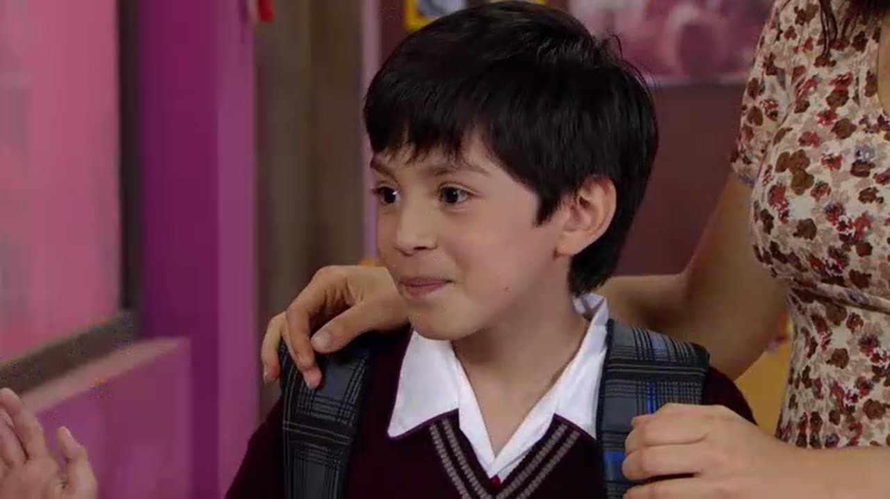 Yael debutó en esta telenovela a los 10 años de edad interpretando a Emiliano.