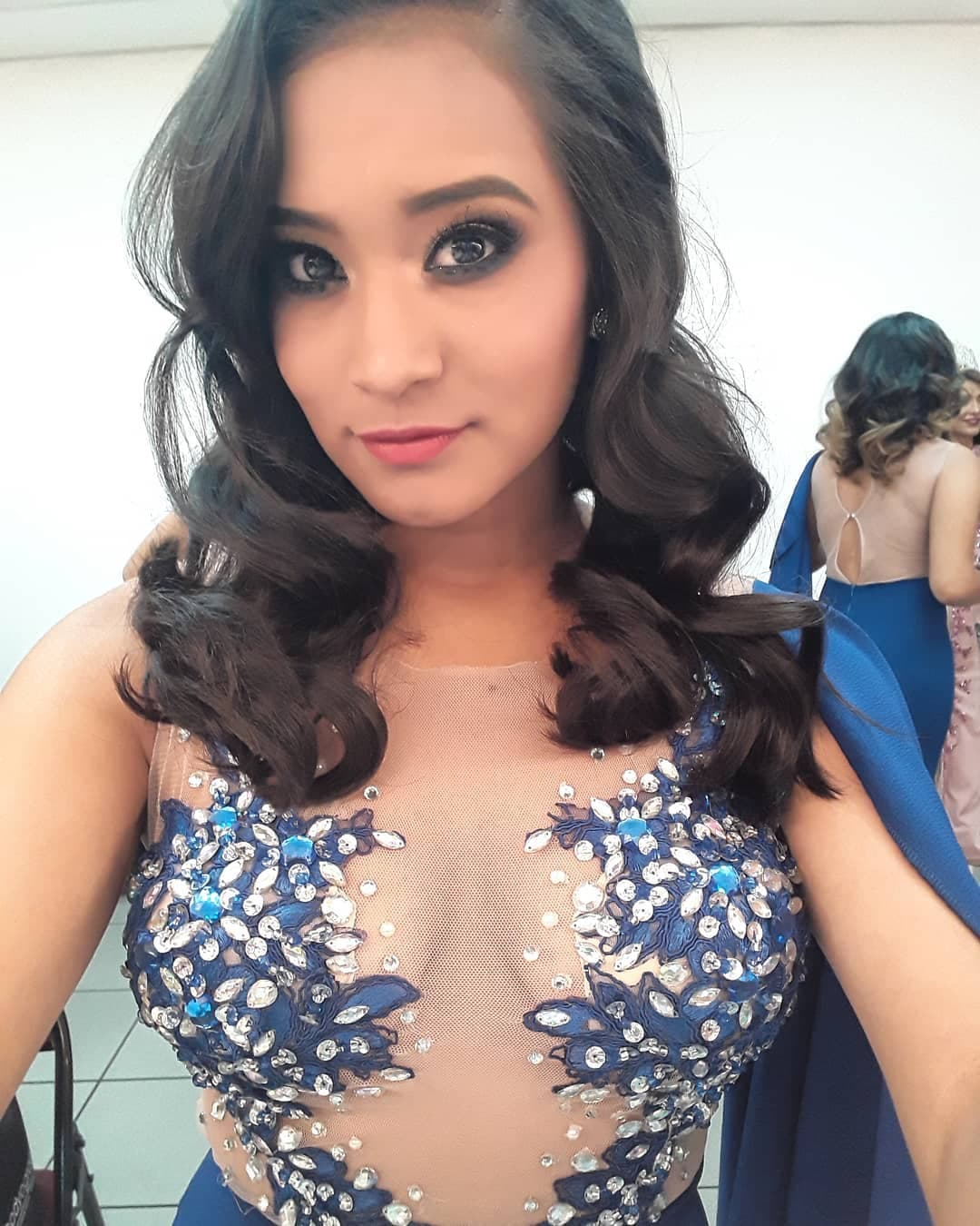 Marisela competirá al lado de otras seis jóvenes que comparten el mismo sueño. Entre ellas está Fátima Recinos, quien ya fue virreina San Salvador 2017 - 2018.