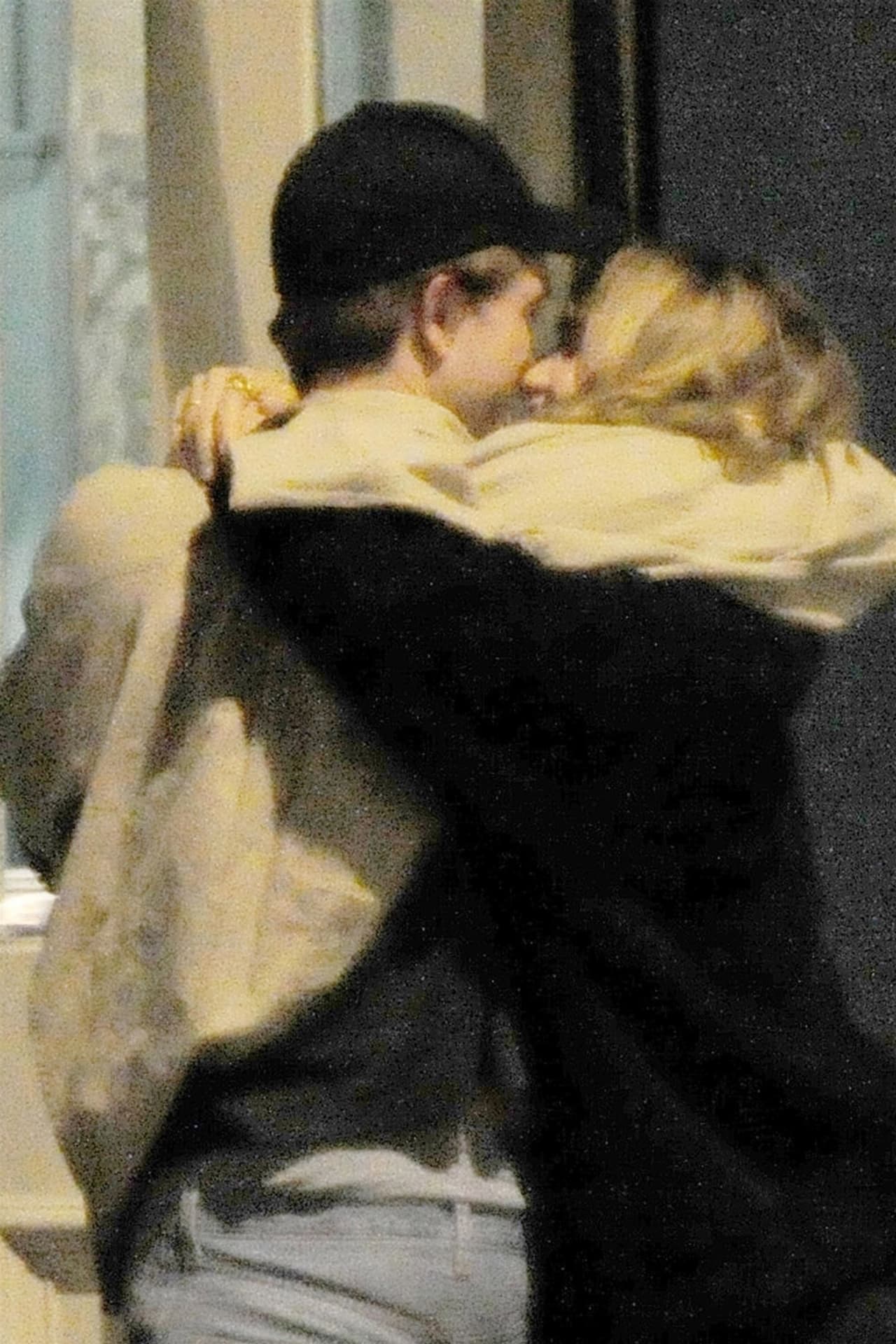 Desde hace varios meses ambas celebridades disfrutan de la soltería pero, a juzgar por su cariñosa actitud en estas imágenes, esto podría haber cambiado.