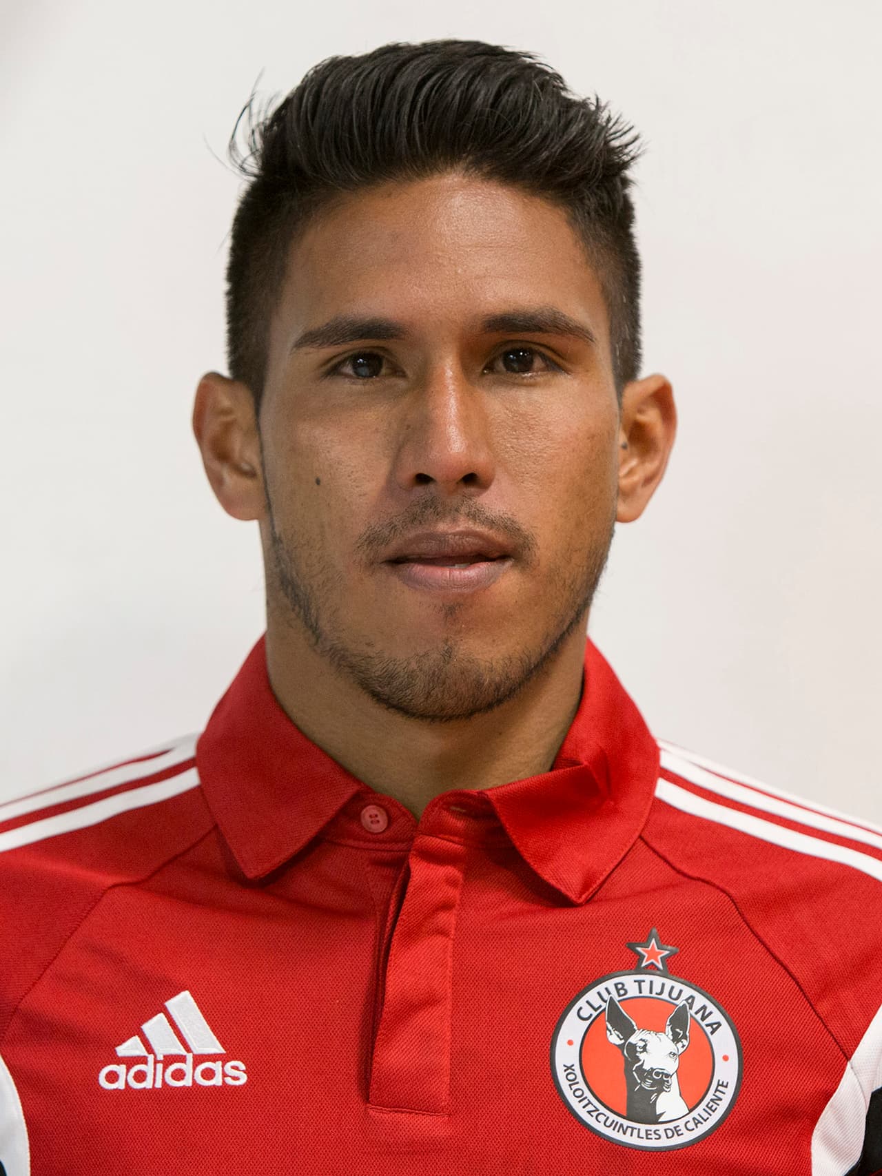 Otro defensa de Xolos en esta relación es Juan Carlos Valenzuela. El central fue oportuno en sus intervenciones y liderazgo. Salió muchas veces jugando desde su zona en situaciones que generaron peligro.