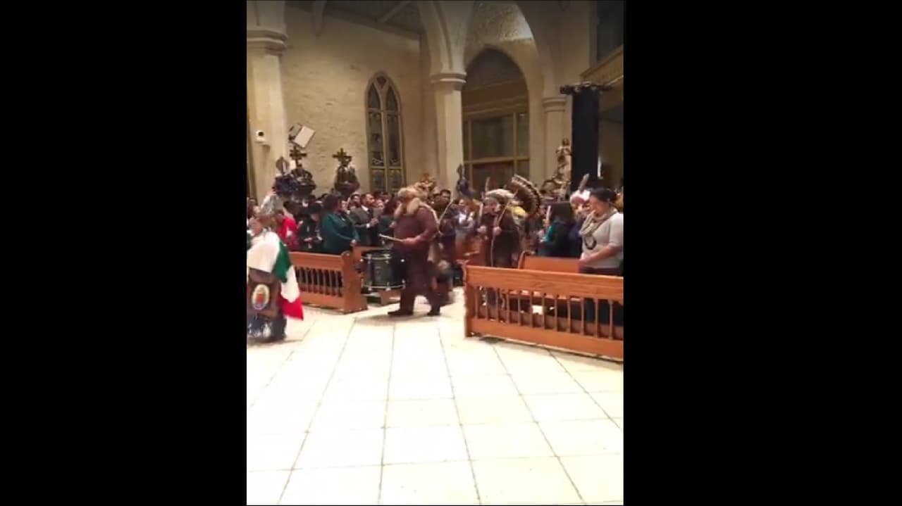 En la celebración también participaron grupos de baile, quienes representaron danzas prehispánicas de origen mexicano. 
<br>