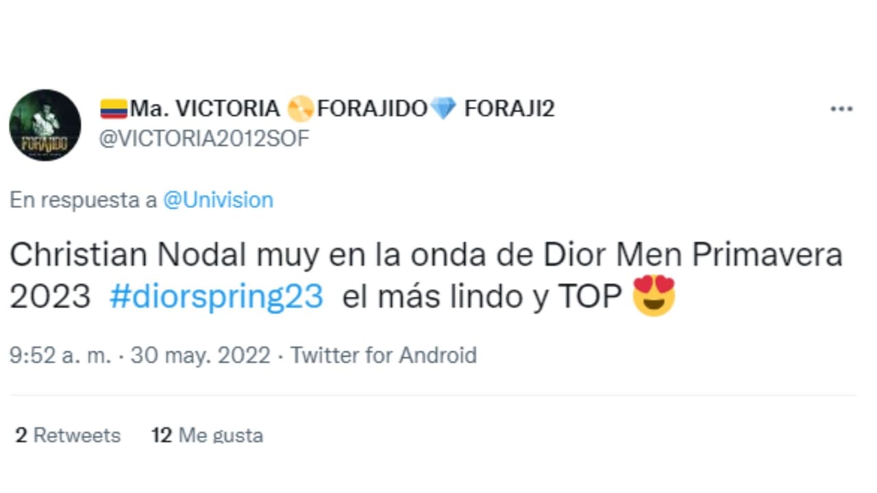 Comentario en Twitter sobre el look de Christian Nodal